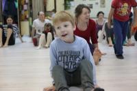 Танцевально-двигательные занятия для родителей с детьми от 3 до 6 лет -Танцуем Вместе - ведущий Таня Михайлова - Центр Контактной Импровизации в Москве