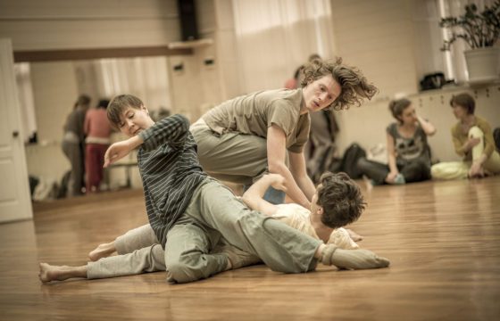 ОКАЗЫВАТЬСЯ В НУЖНОЕ ВРЕМЯ В НУЖНОМ МЕСТЕ