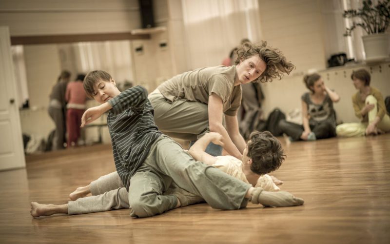 ОКАЗЫВАТЬСЯ В НУЖНОЕ ВРЕМЯ В НУЖНОМ МЕСТЕ