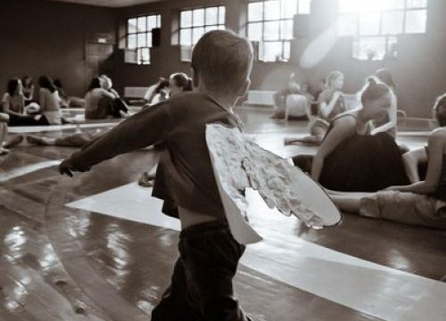 29 апреля - празднуем международный день танца! - ведущие Вера Максимова, Дмитрий Усов, Анна Титова, Таня Михайлова - Центр Контактной Импровизации в Москве