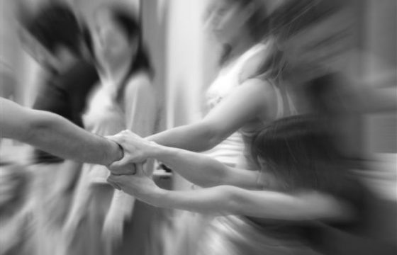 "Движение в потоке" - ведущие Анжелика Доний и Алексей Каптерев - Центр Контактной Импровизации в Москве