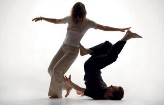 Класс по КИ в Школе Тренеров ГУ ВШЭ - ведущий Александра Безроднова - Центр Контактной Импровизации в Москве