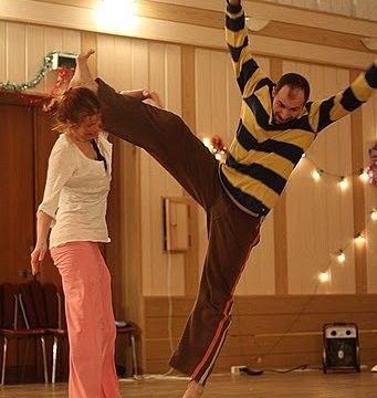 НА КРЫЛЬЯХ ТАНЦА И ИГРЫ- Тренинг по контактной импровизации с элементами игры, хулиганства и провокации - ведущие Илья Доманов и Велеслава Усова - Центр Контактной Импровизации в Москве