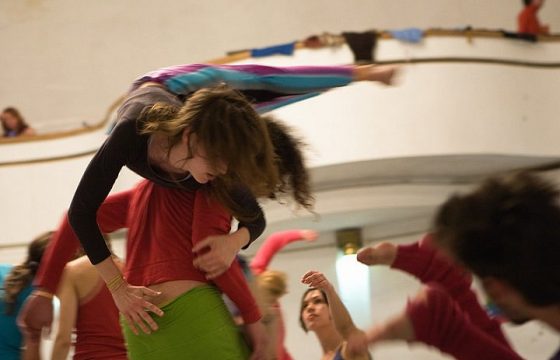 Открытый праздничный ДЖЕМ по Контактной Импровизации - ведущие Вера Максимова и Юрий Львов - Центр Контактной Импровизации в Москве