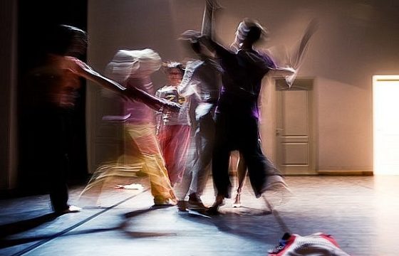 OUT OF BALANCE > Контактный Танец Вне Равновесия - ведущий Александра Безроднова - Центр Контактной Импровизации в Москве